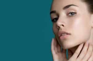 Woman with nice, lifted brows from a brow lift surgery in Dallas, TX